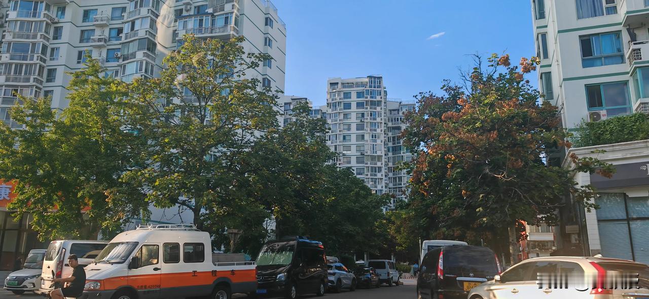 如果说生活的便捷程度
北京确实不大便捷，更像一个省
太大了！六点钟兄弟们吃晚饭
