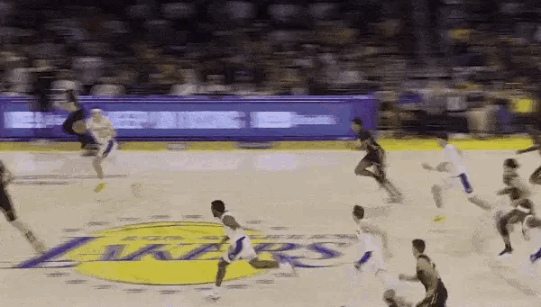 好家伙，对攻过瘾神仙球更精彩！

双方节奏打的出奇的快，单节合计拿到79分，湖人