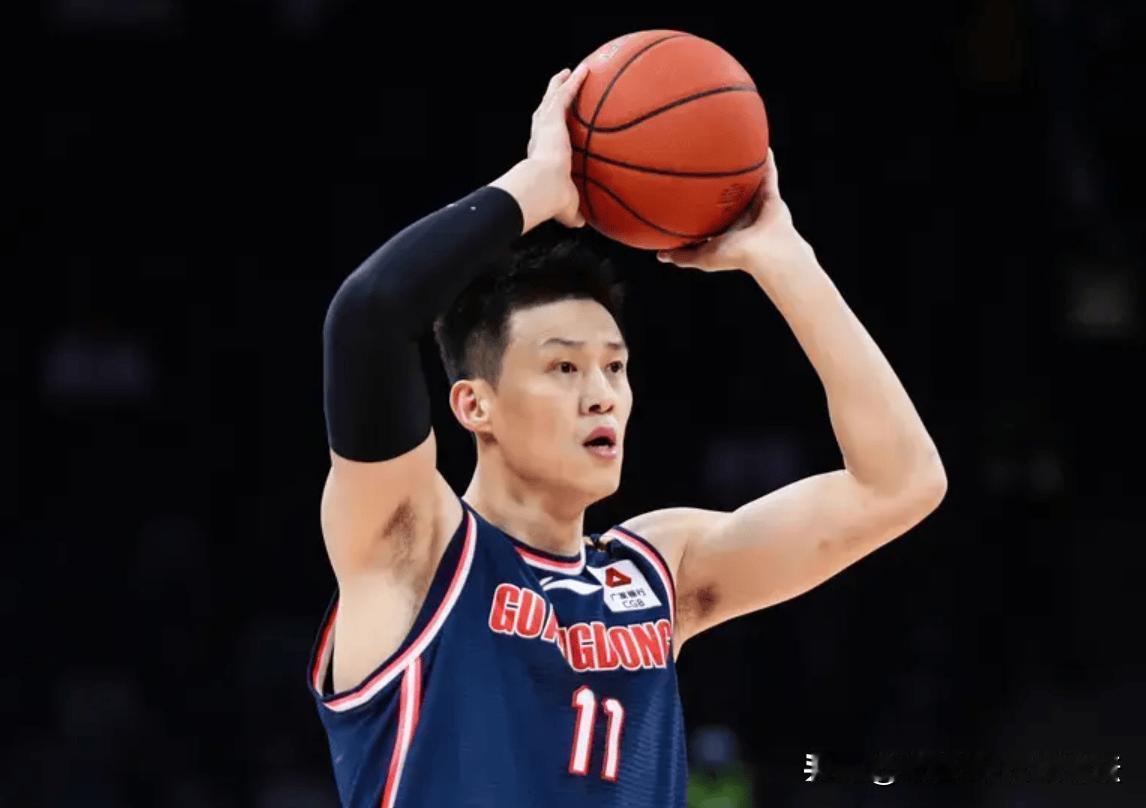 官宣！周鹏回家了！杜锋走了，朱芳雨也走了，那个穿着11号的男人，终于回来了！
