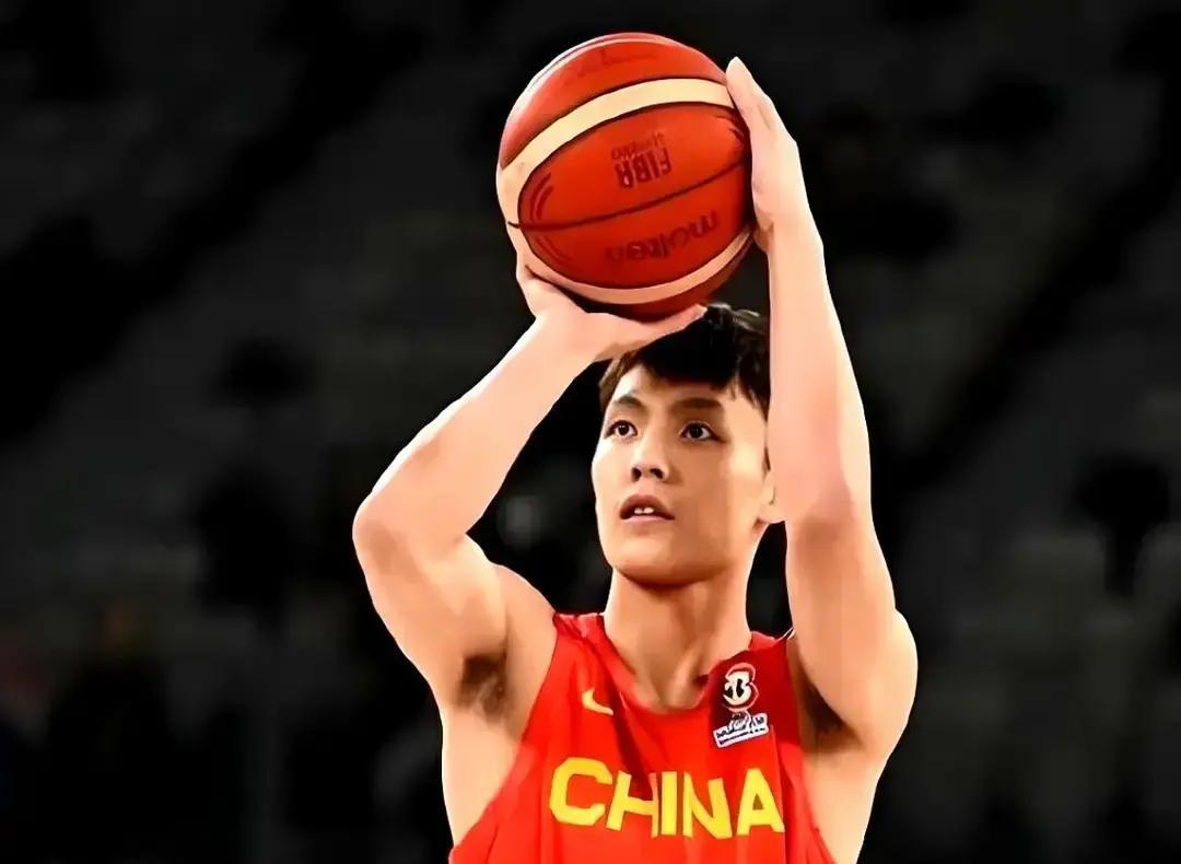 别再拿身高黑徐杰了——浙江队最后30秒的防守阵型，被他第7记三分直接撕烂！
 