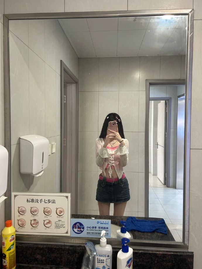 姐妹们七夕穿哪套呀！！！ ​​​
