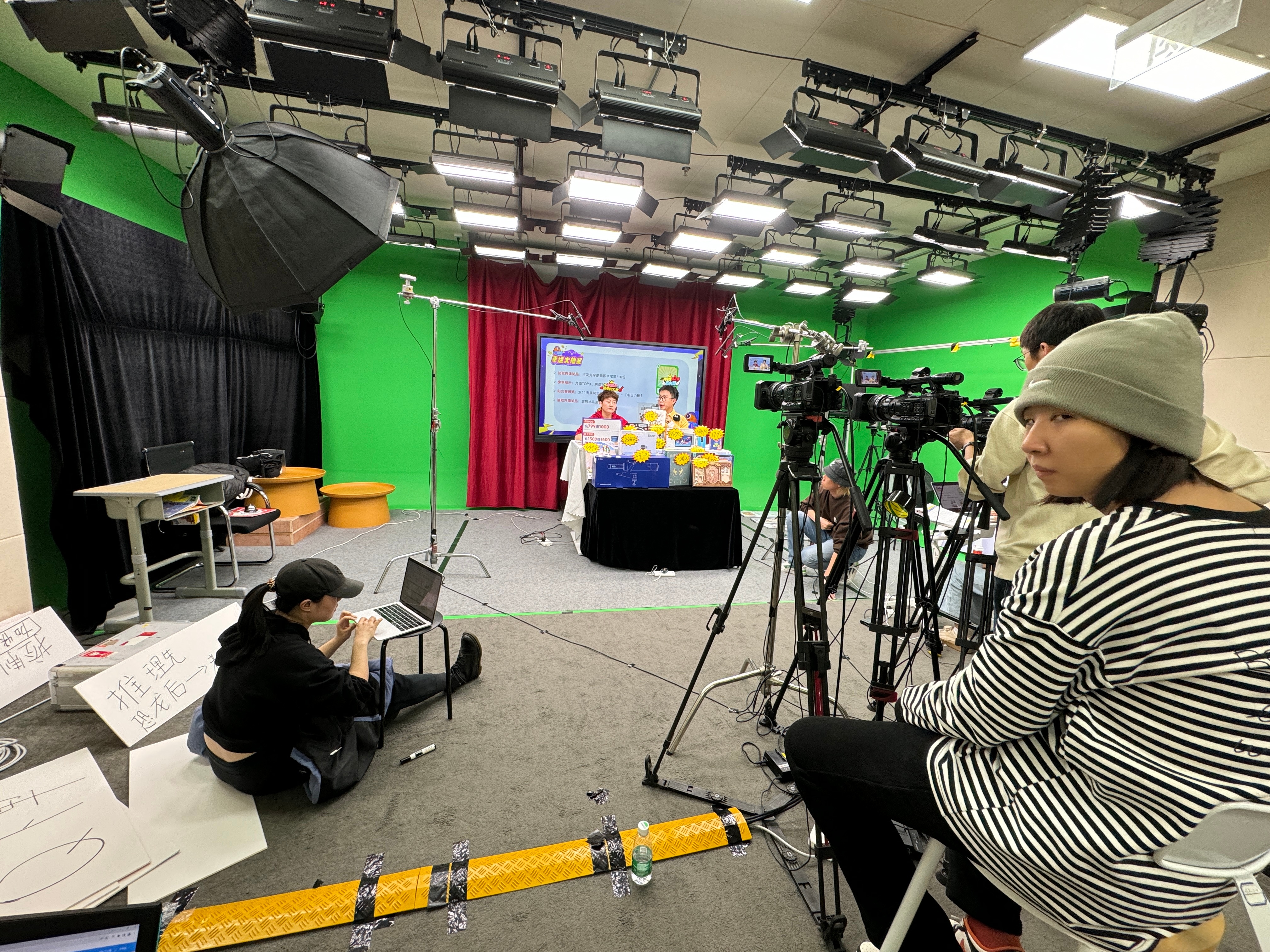 直播也是感觉相当辛苦鸭[悲伤] ​​​