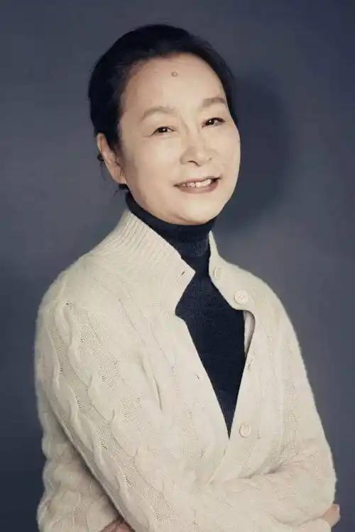 “妈妈专业户”奚美娟，靠卖惨博大家同情，晚年却遭前夫曝光真相“塌房”
 
 
 