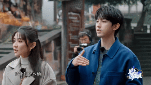 梁洁郭俊辰国内旅游找了外国导游 绝了！梁洁郭俊辰国内游找外国导游带路，还翻译四川