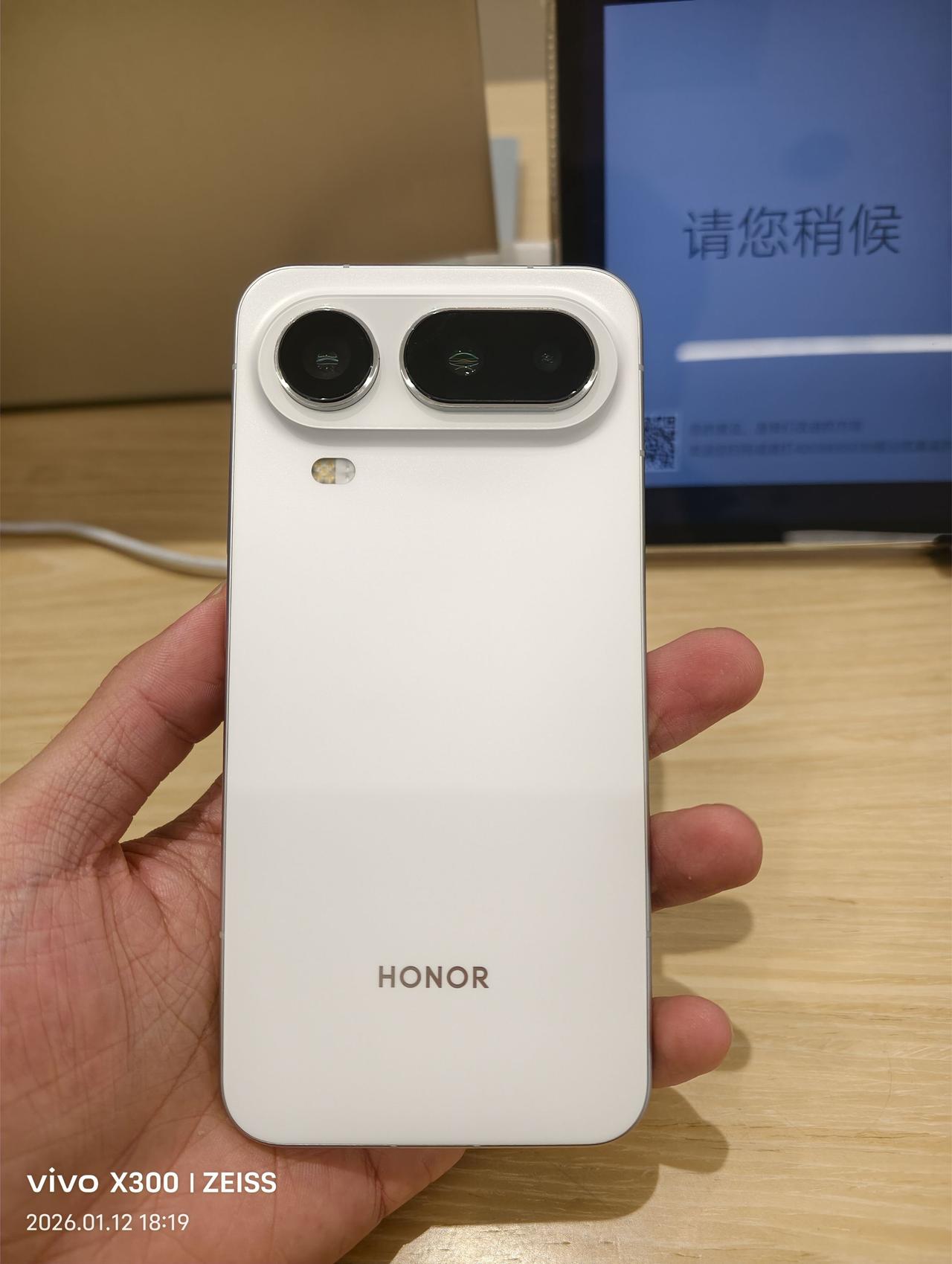 总感觉荣耀新机Magic8 Pro Air的6.3英寸屏是不是小了点？回顾小米1