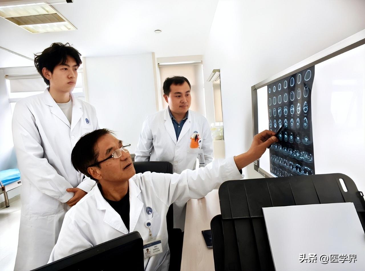 或将重塑全球脑梗治疗！刘建民团队两项研究成果同日登顶 NEJM。 
全球卒中救治
