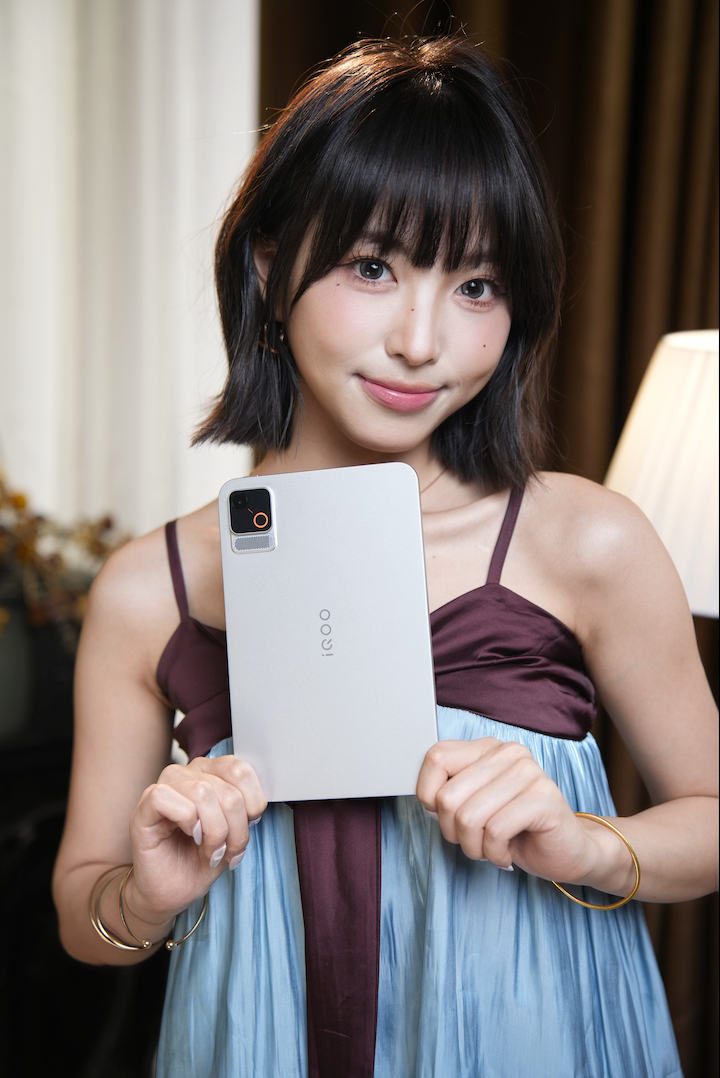 iQOO首款小尺寸平板iQOO Pad Ultra实拍来啦，还有电竞双面夹套件和