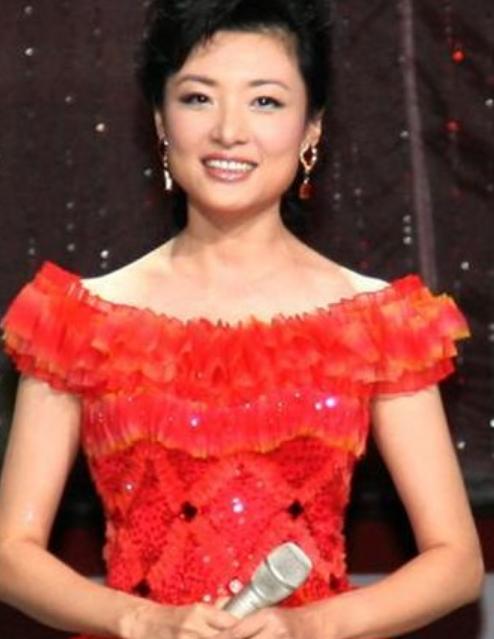 央视大楼就是生产高质美女，德艺双馨窈窕淑女的地方。
集全国最优越，最亮丽，最雅致