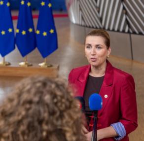 丹麦这次示好中国的力度太大了！近期丹麦出台一项政策，不管你是大陆人还是台湾人，户