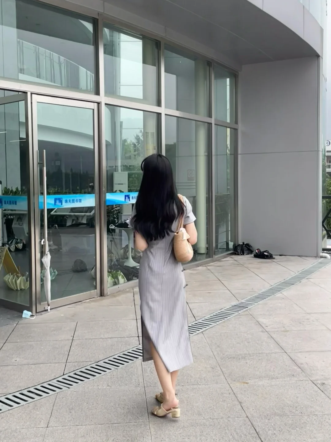 请问图书馆可以穿旗袍吗？