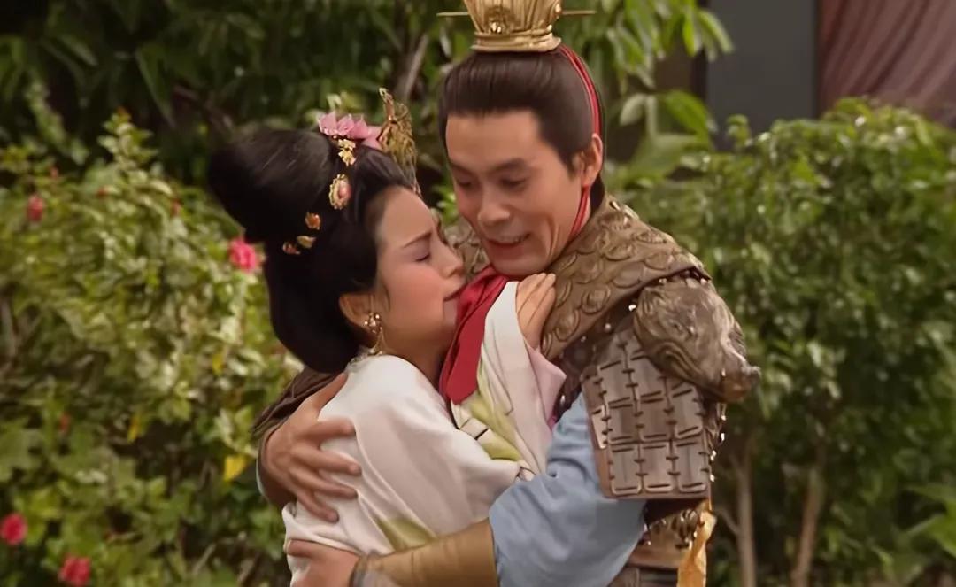 重读《三国演义》时，会发现王允的美人连环计能够成功，至少告诉我们4个道理：
1、