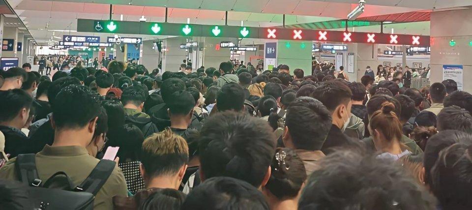 25岁是青春的临界点  25岁前：尽情试错、拓视野、养习惯。  25岁后：90%