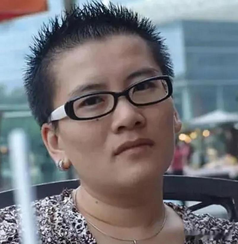 2005年，宁夏姑娘耿兰俊，做了国内首例“女变男”的手术，当男性器官被植入身体后