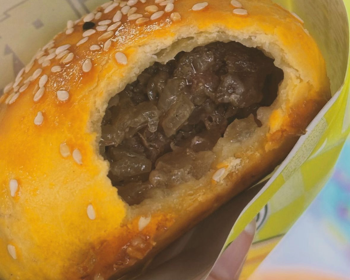 能同时硬控老内和老外的早餐 球赛主题餐车亮相啦，各式异国风味早餐轮番登场，打卡互