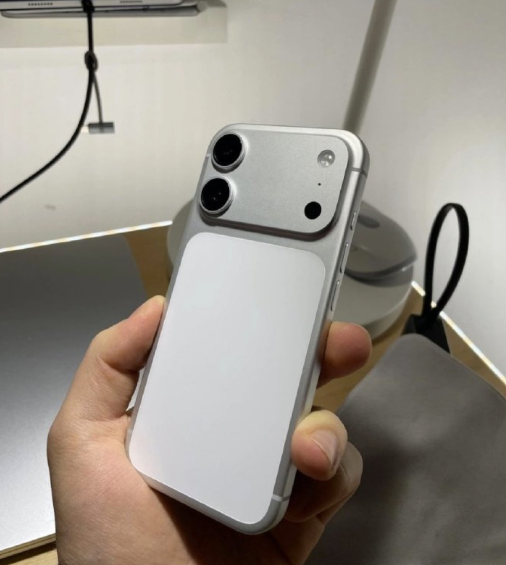 iPhone 18标准版的网图，用了跟Pro同款的横向大矩阵，不过还是双摄，外观