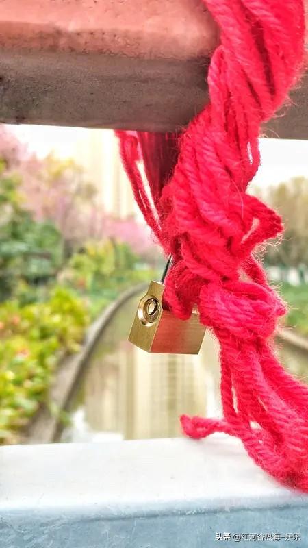 年轻人拥有一套房意味着什么？

首先，是安全感的锚点。
对于大多数从外地来大城市