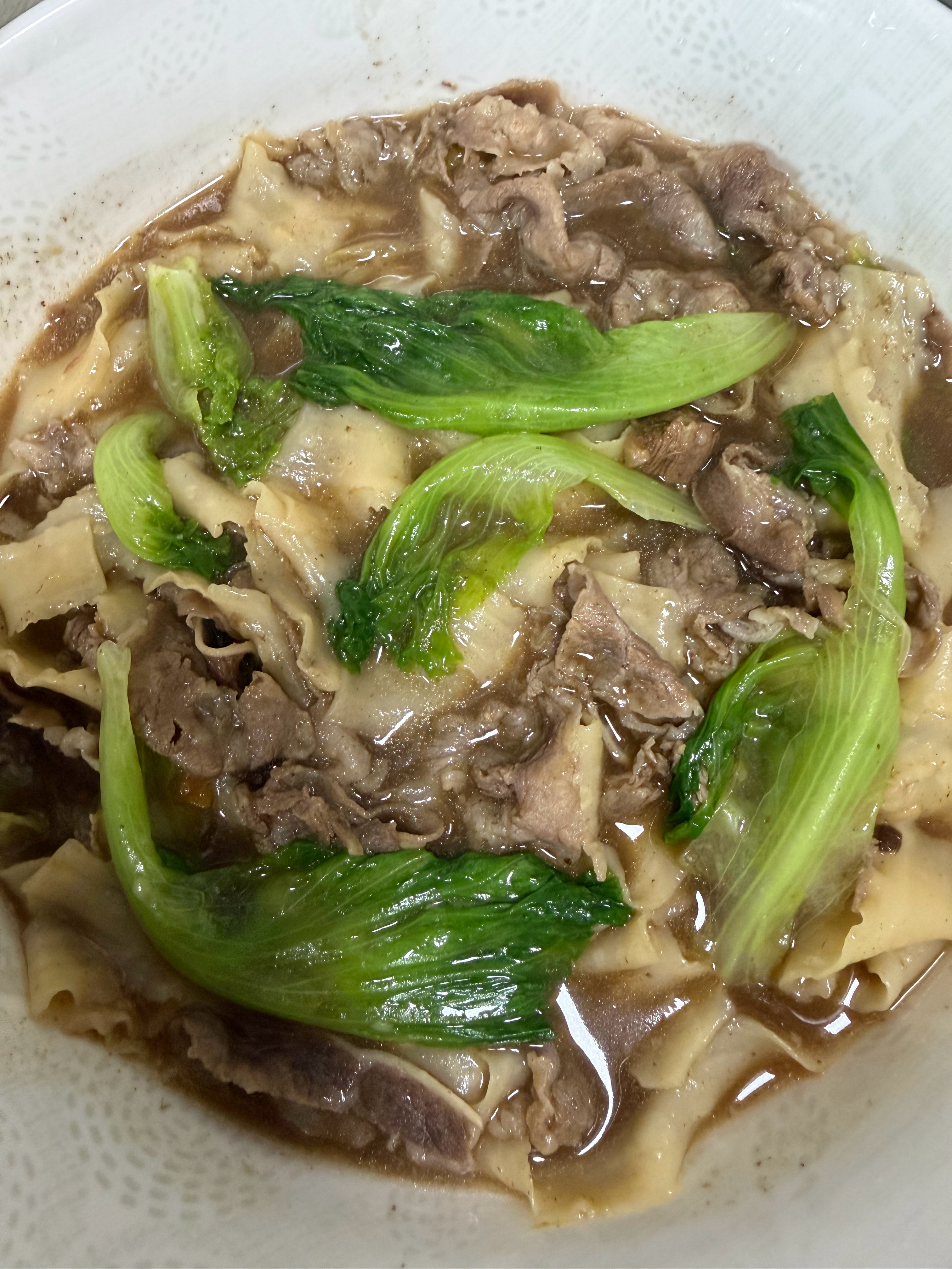 太热了，很懒的动，简单的做碗牛肉面吧！ 
