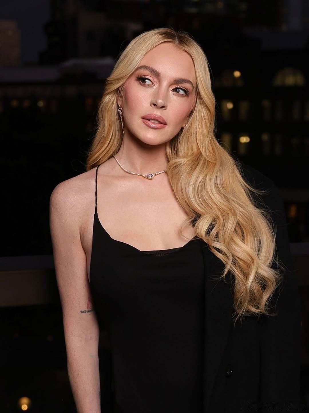 Lindsay Lohan林赛罗韩今天在澳大利亚悉尼出席新片《辣妈辣妹2》首映礼