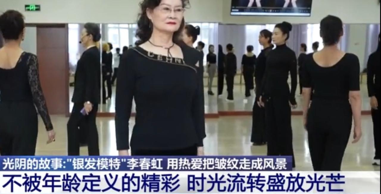 宁夏老年大学排练室里，银发阿姨们身着华服认真走秀，平均年过六十的她们，身姿挺拔步