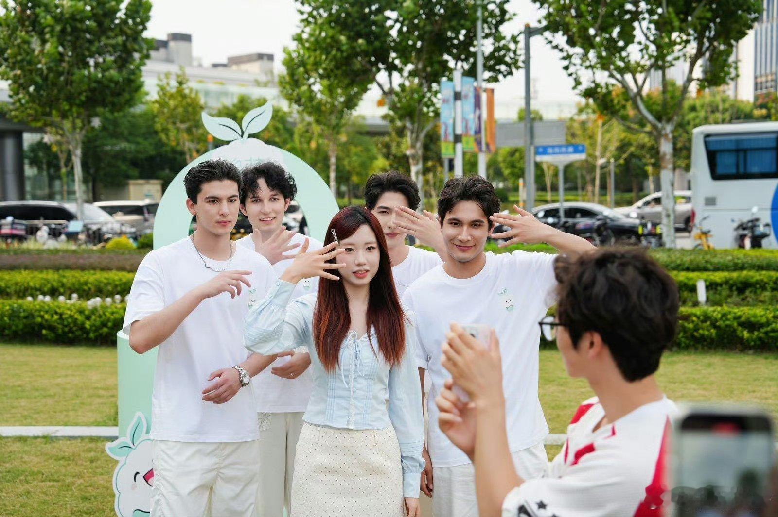 在上海偶遇新疆棉田是什么体验上海街头也有自己的棉花主理人 偶遇上海街头的新疆棉田