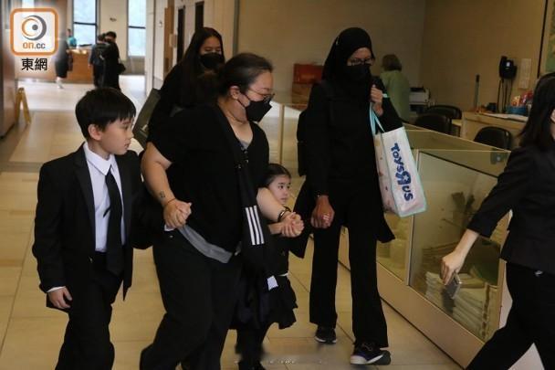 【On.cc】施明設靈︱李泳漢抵靈堂雙手合十　完成喪禮才接受訪問施明今日（22日