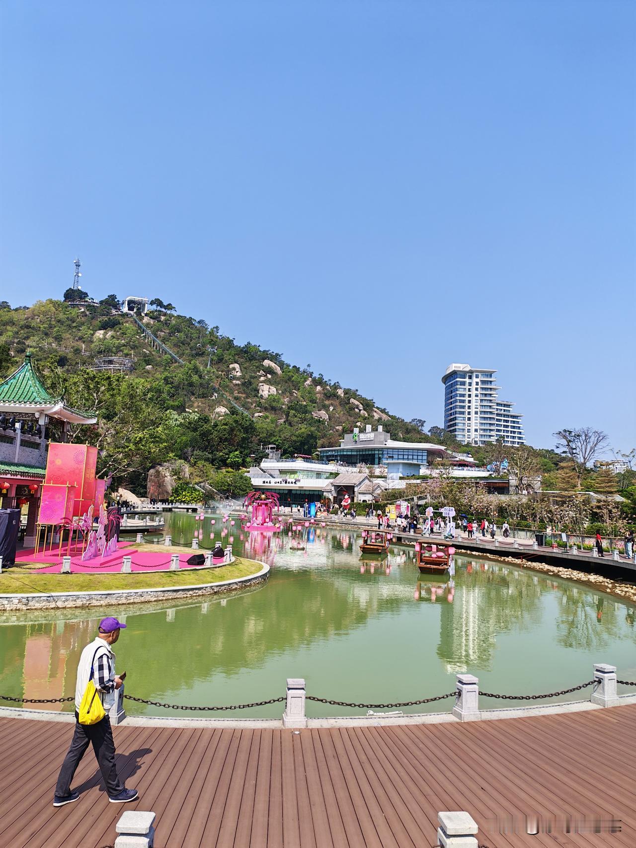 早上起来拍打头部，肺区，大肠和脾胃区，共一小时，身体微微发热。
      完后