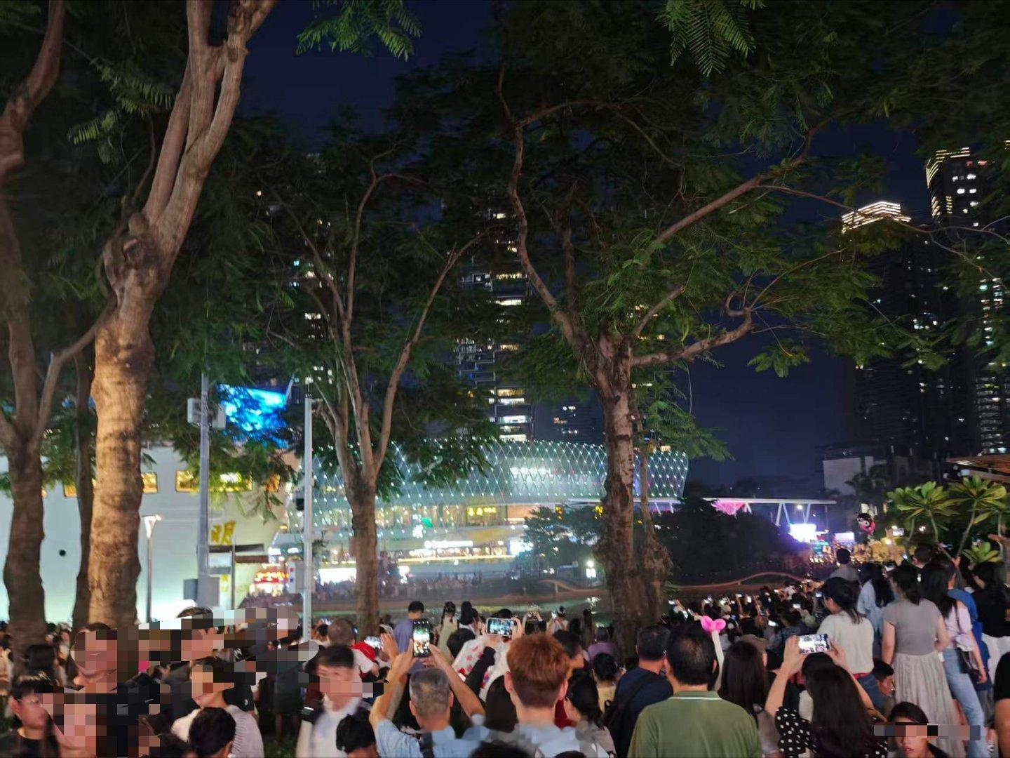 2026年8月8日19:30分左右的海上世界。 深圳