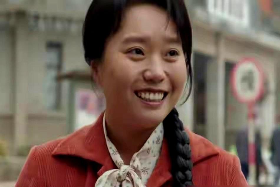 北大文凭最高级的用法，是当众把它撕碎。
 
李雪琴把这手牌打到了极致。顶着名校光