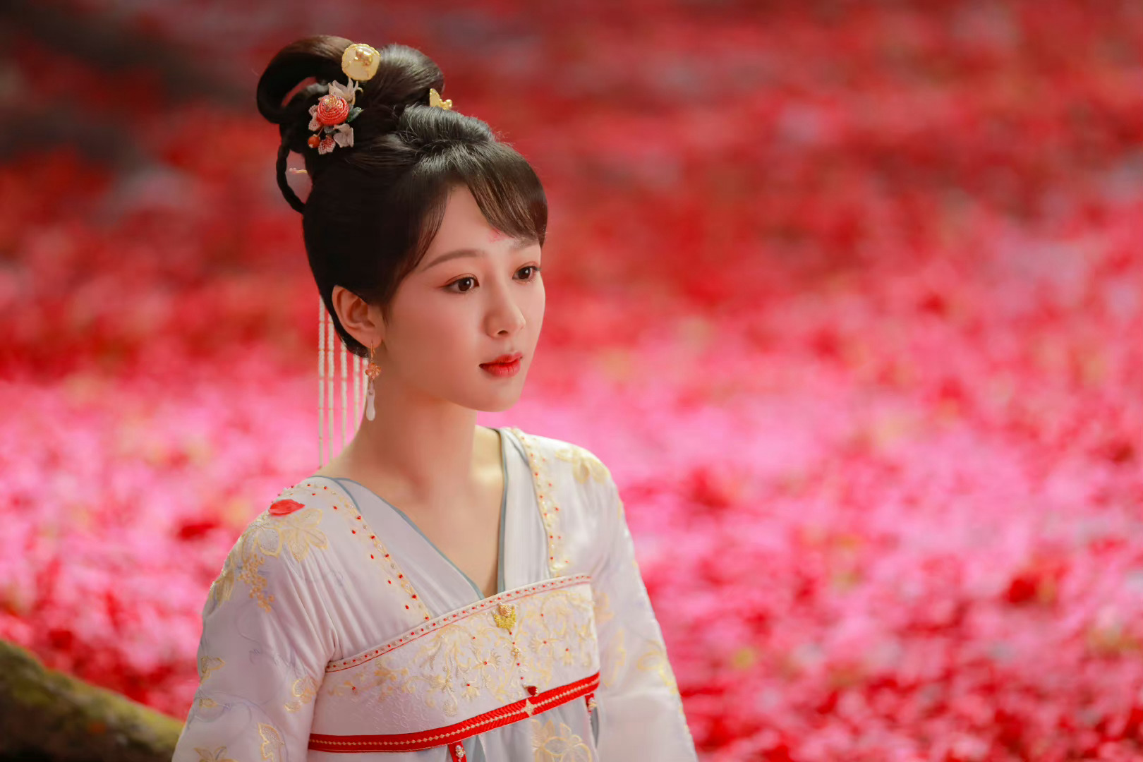 #杨紫[超话]##杨紫小夭# [心]#杨紫长相思# 人生没有白走的路，现在所有的