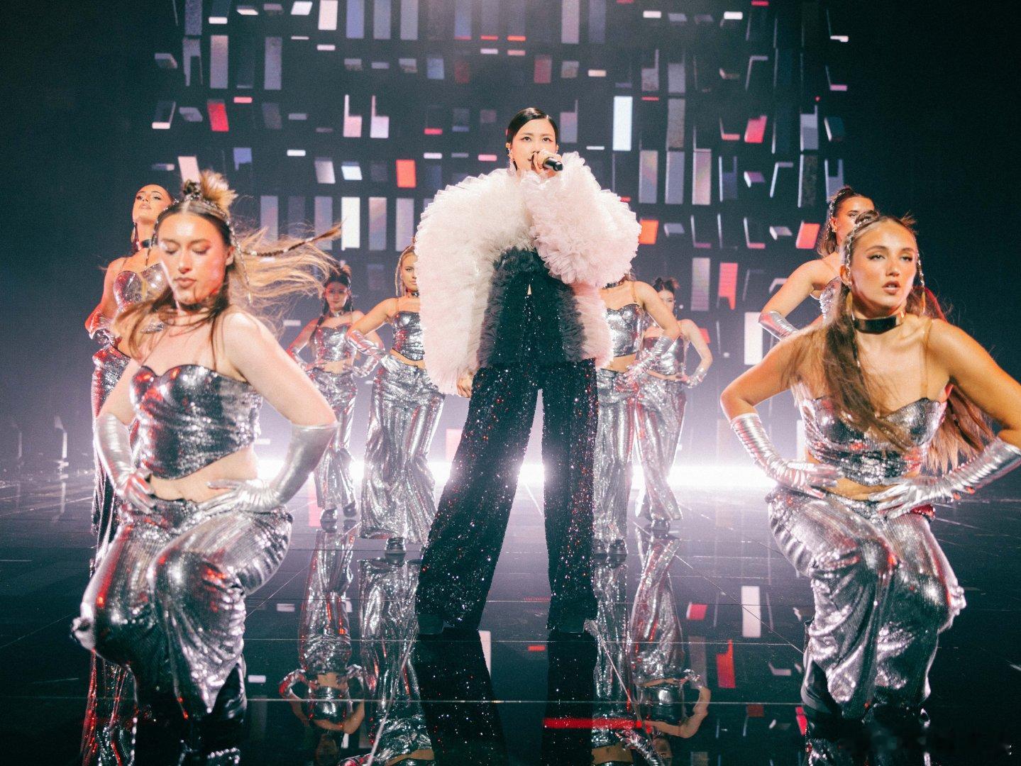 #李宇春厦门限定海之曲#春春的歌声悠扬婉转，仿佛海浪般波打着我的心弦，永远都会为