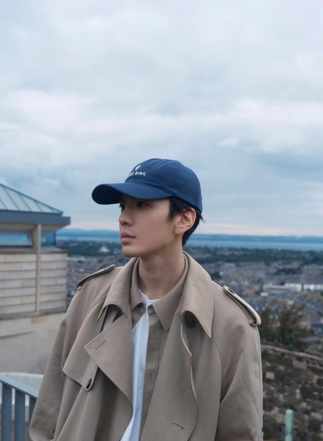 毕雯珺也太拼了吧！剧组刚收工就素颜出海赶合伙人集合，太敬业了！毕雯珺素颜出海合伙