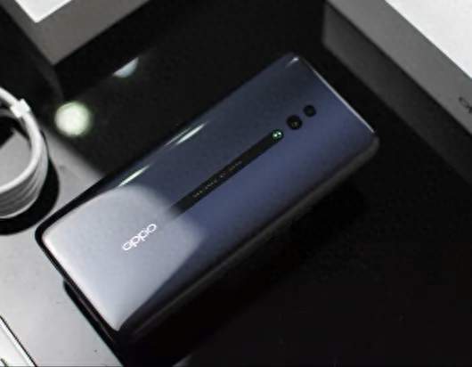 OPPO A7 Pro正式开售，搭载8000mAh长寿大电池，聊聊中端机溢价背后