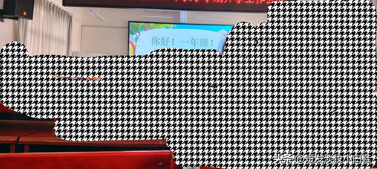 开个家长会尴了个大尬，那刻真想挖个地洞钻下去[捂脸][捂脸]家长会 今天有家长会