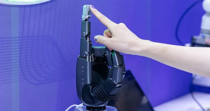 讓機器人指尖“看懂”觸感，全球最薄可商用仿生視觸覺傳感器亮相IROS！