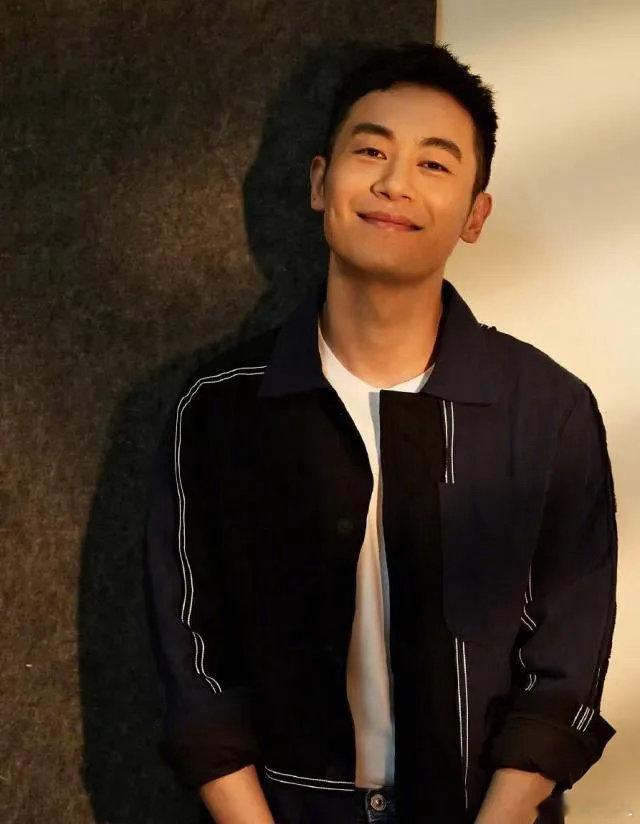 亚文：未来的艺术家！影视圈的楷模！德艺双馨的优秀演员！有东方男人的独特魅力！才华
