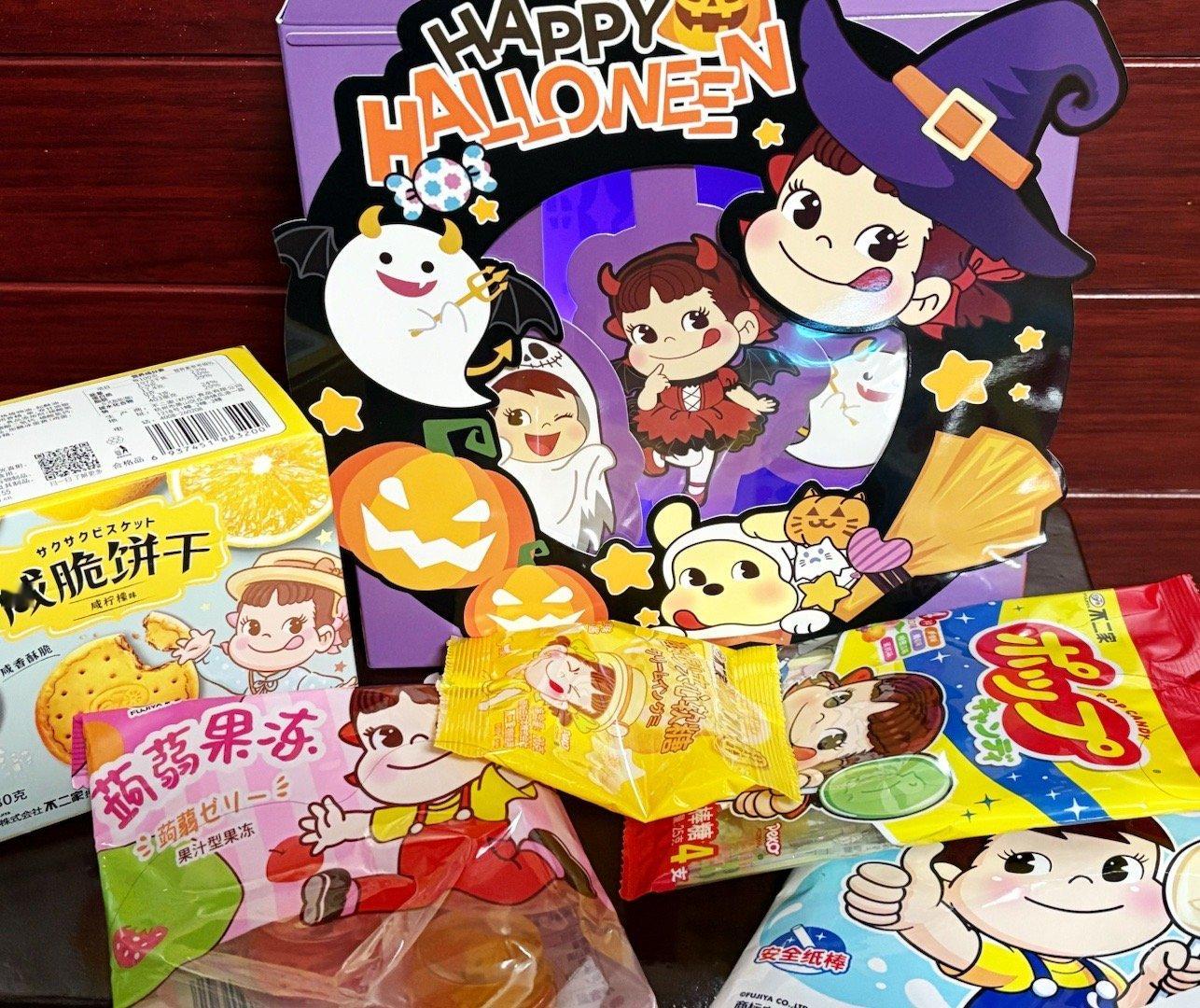 谢谢我香菜老婆的万圣节🎁[流鼻血]ps：p2关灯拍到了很诡异的一幕哈哈哈哈哈哈