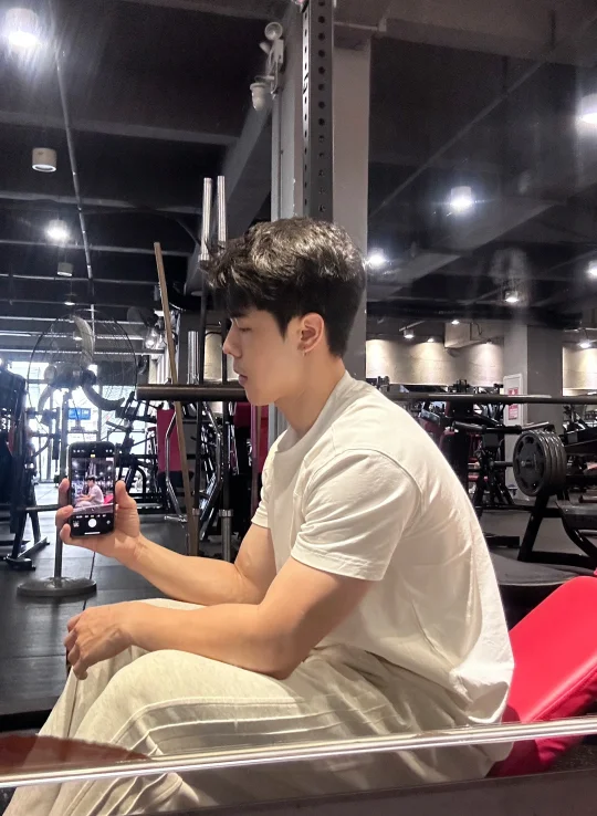 左划帮我穿衣服