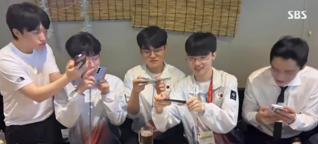 ZFGK拿金牌庆祝去吃烤肉，不知道Oner看了作何感想？[呵呵]T1英雄联盟S1