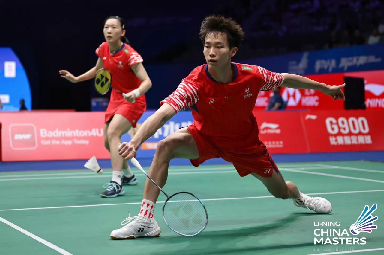振欣组合🇨🇳上场[奋斗]！
蒋振邦/魏雅欣🇨🇳 vs 🇹🇭鲁塔纳帕克
