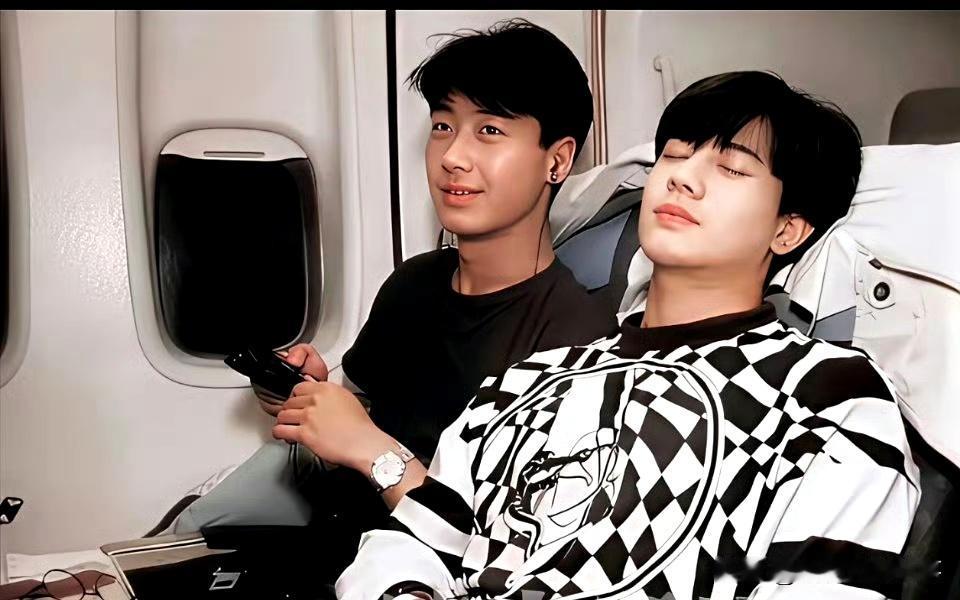 1991瑞士航班：未封王时的青春定格
 
1991年，25岁的黎明与26岁的郭富