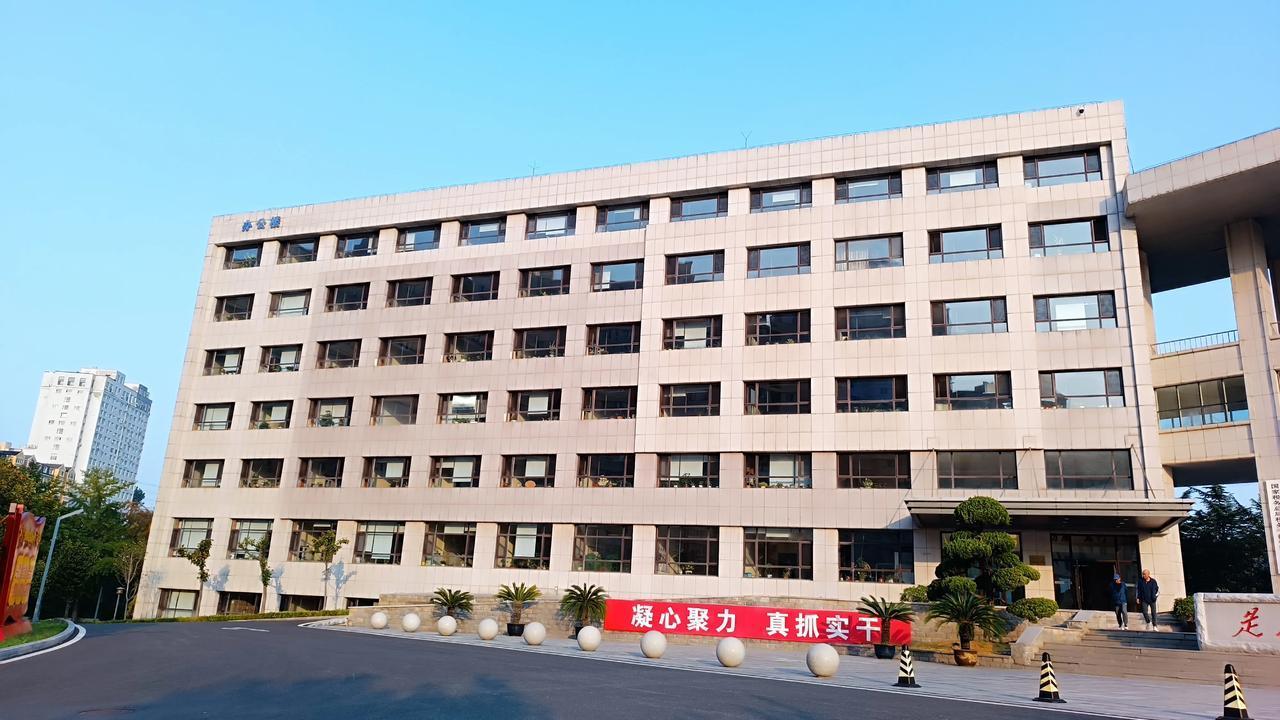 又见税专！昔日走出去的是风华正茂的学子，今天和明天走进来的是一代代税务人！