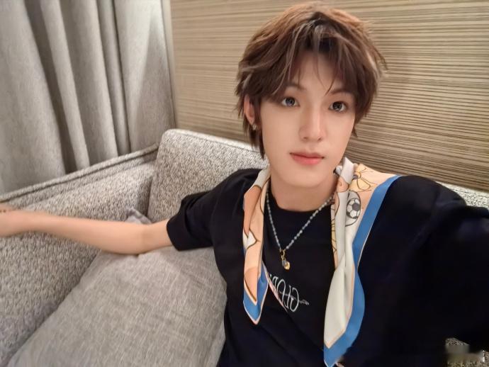 张泽禹初代四叶草的含金量 谁懂啊 小时候坐在台下看TFBOYS演唱会的小粉丝 长