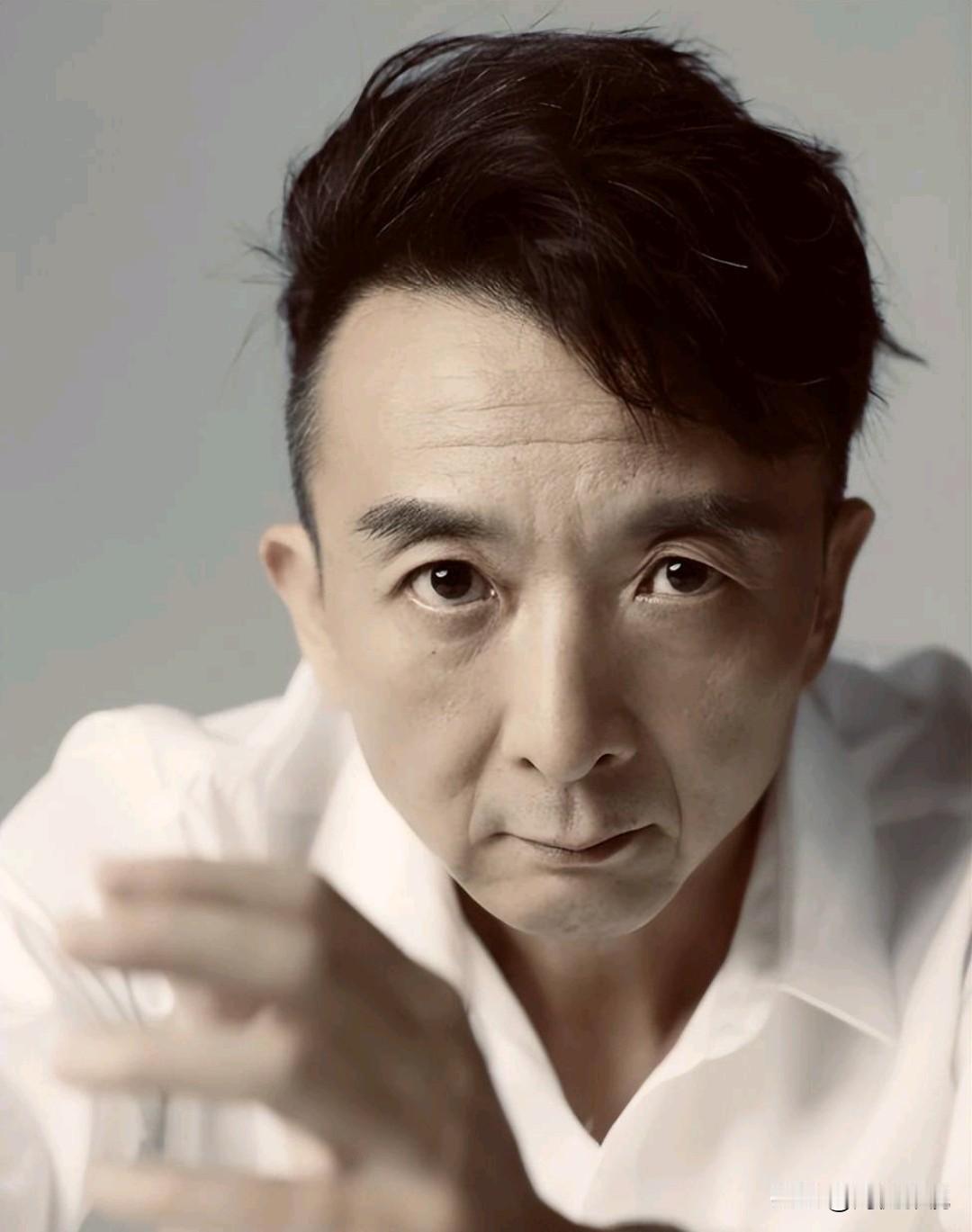 大家还记得这位男演员吗？
他今年58岁，土生土长的北京人，毕业于北京市戏曲学校。