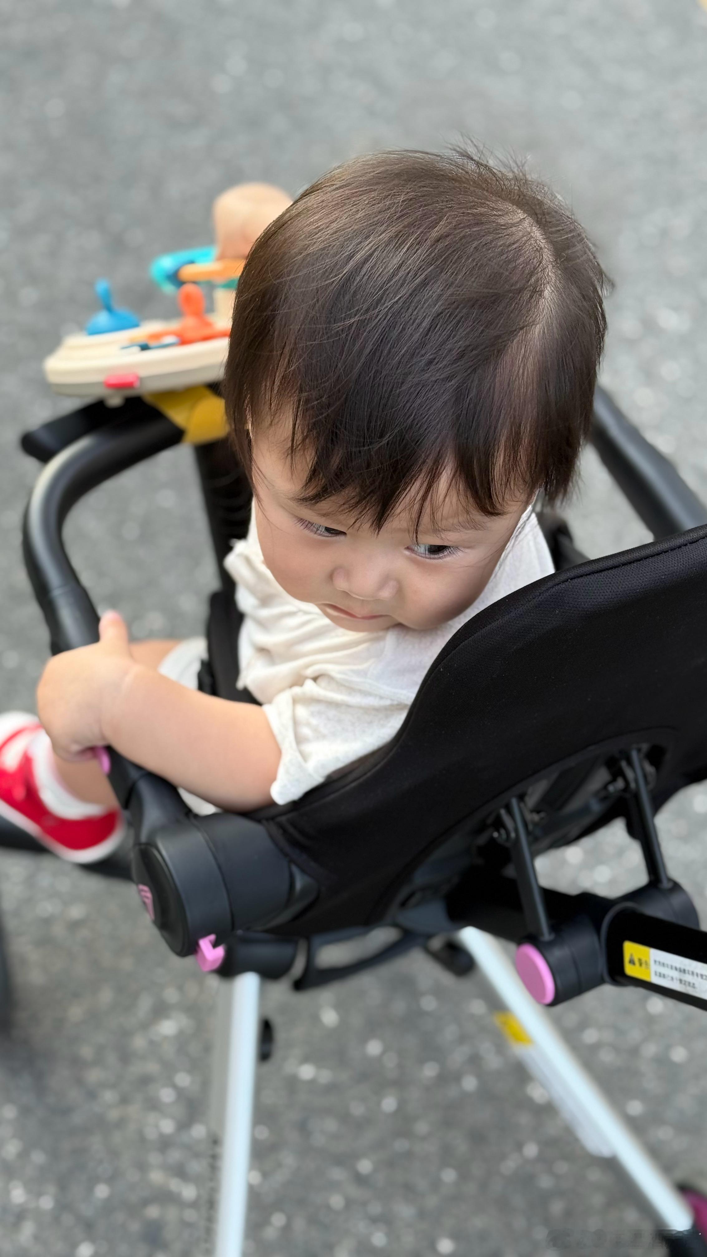 谁家好小孩，8 点就已经吃完早饭疯玩一阵，已经出来溜达了？困惨她老子了🤦♂️ 