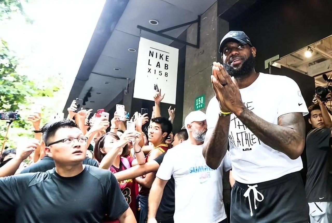 詹姆斯中国行即将开启！或将是球员时代最后一次！
耐克官方消息：耐克旗下球员勒布朗