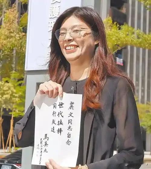 郑丽文力挺柯志恩，高雄选战暗藏玄机！和平才是两岸最大公约数
 
最近台湾《上报》