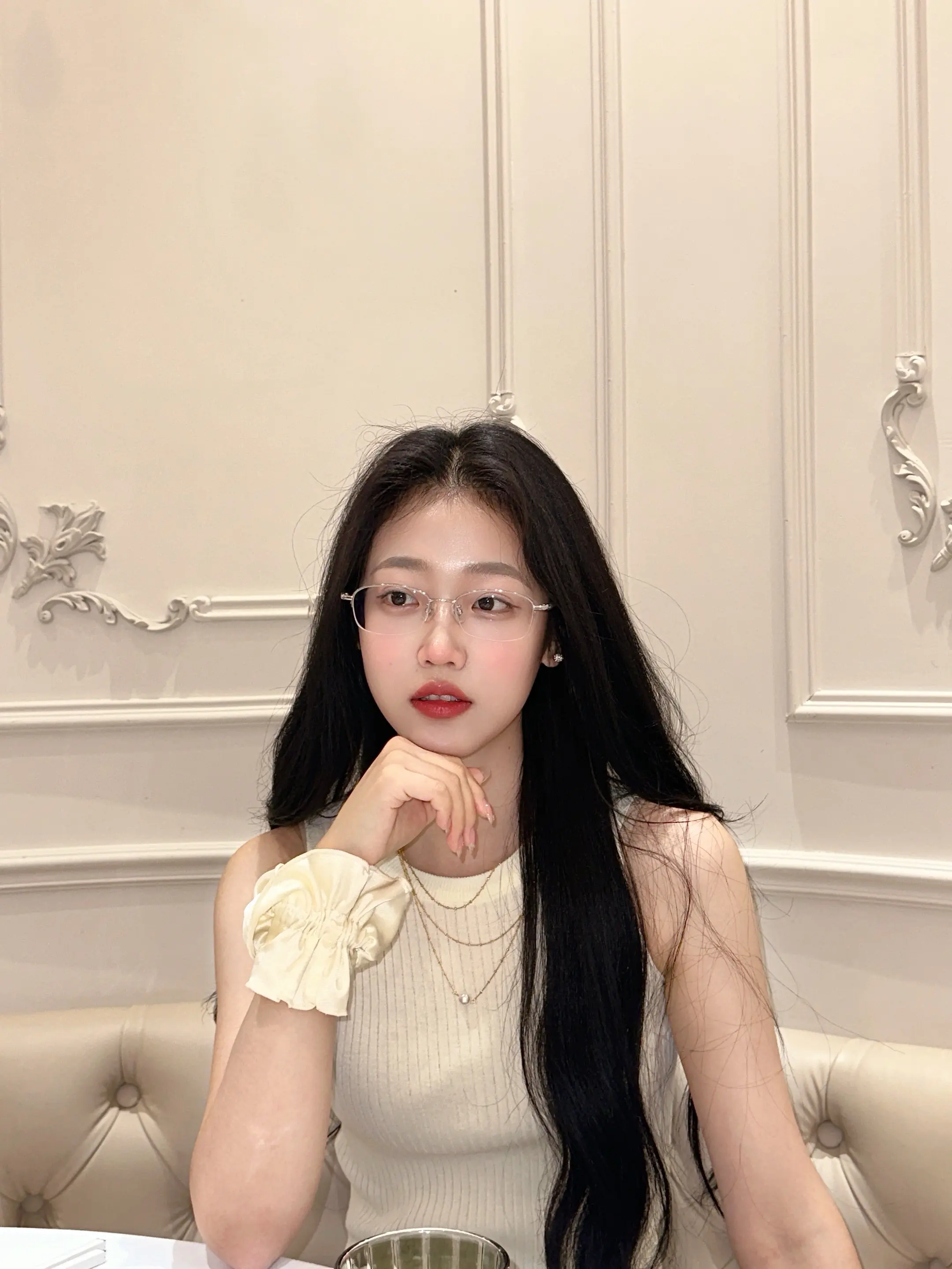 我是一个漂亮主义者 出门要化妆 衣服要搭配 头发要香香的 床单要粉粉嫩...