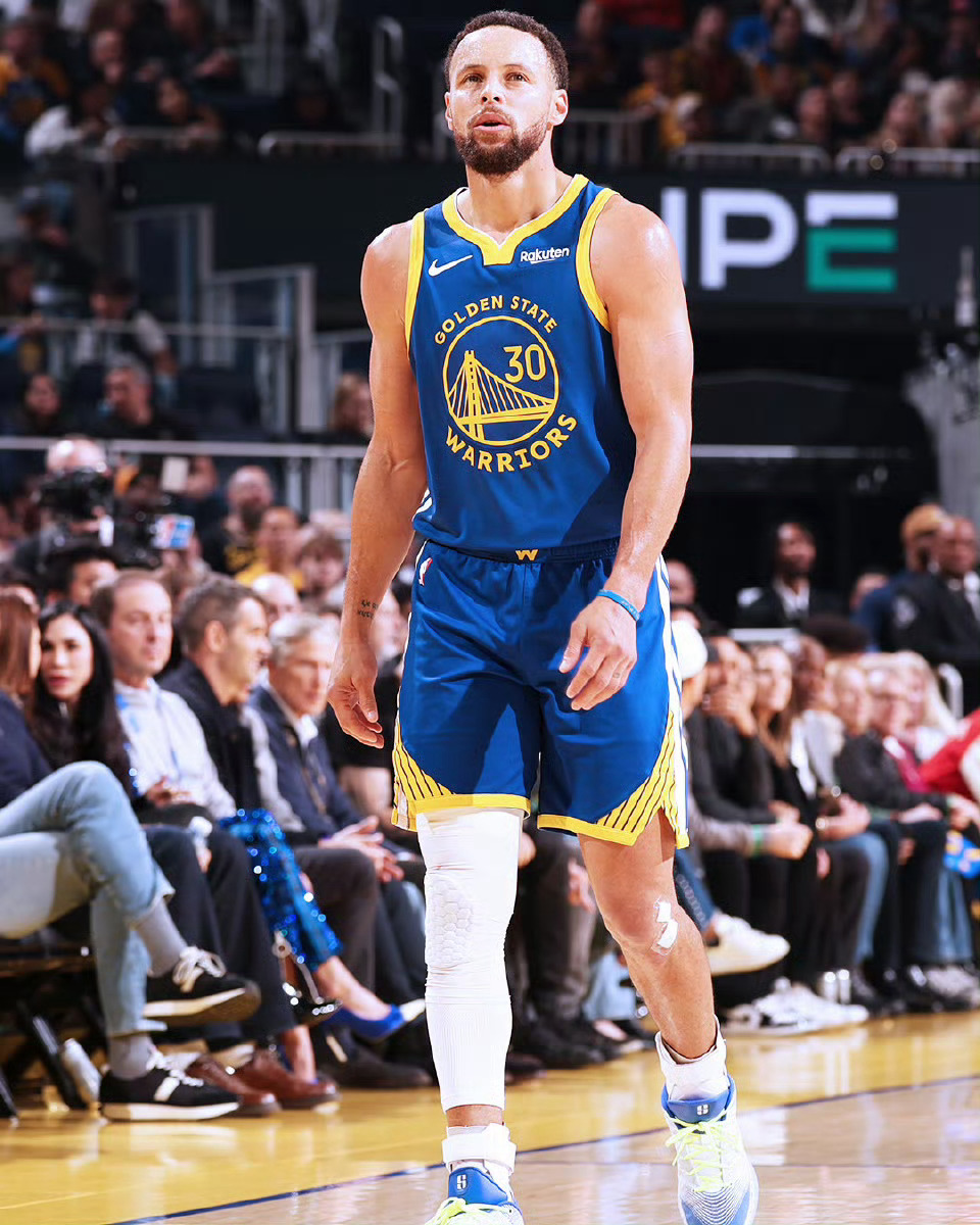 赛后，Anthony Slater发文：“库里￼赛后在通道内显得有些疼痛，并且一