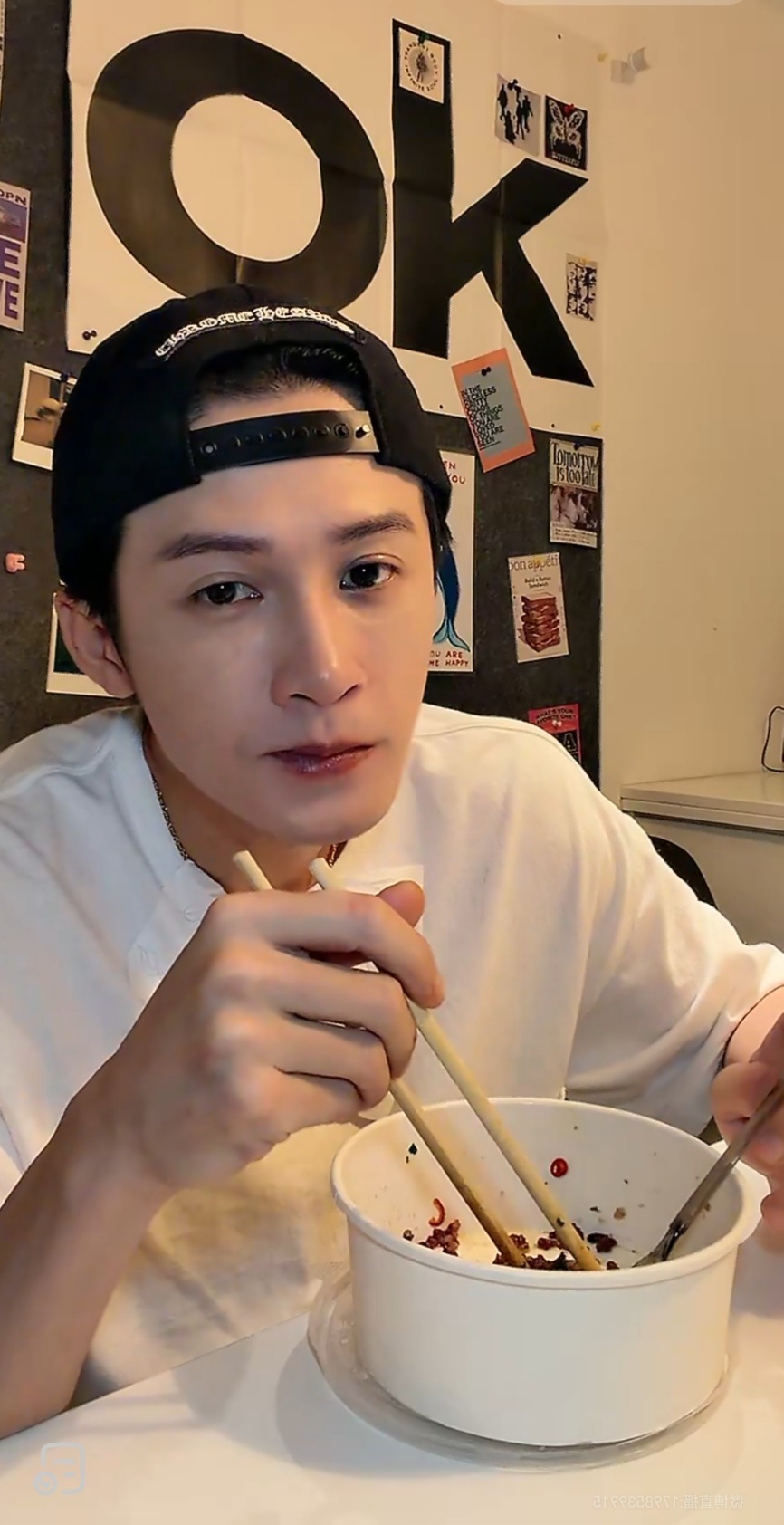 檀健次 筷子🥢勺子🥄双管齐下，不得不说檀健次的筷子用的好好👌(｡•̀ᴗ-)