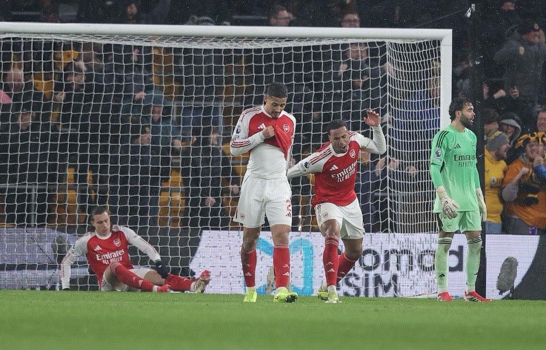 这是真给机会啊！阿森纳领先了大半个赛季，本轮面对英超副班长狼队却被绝平，少赛一场